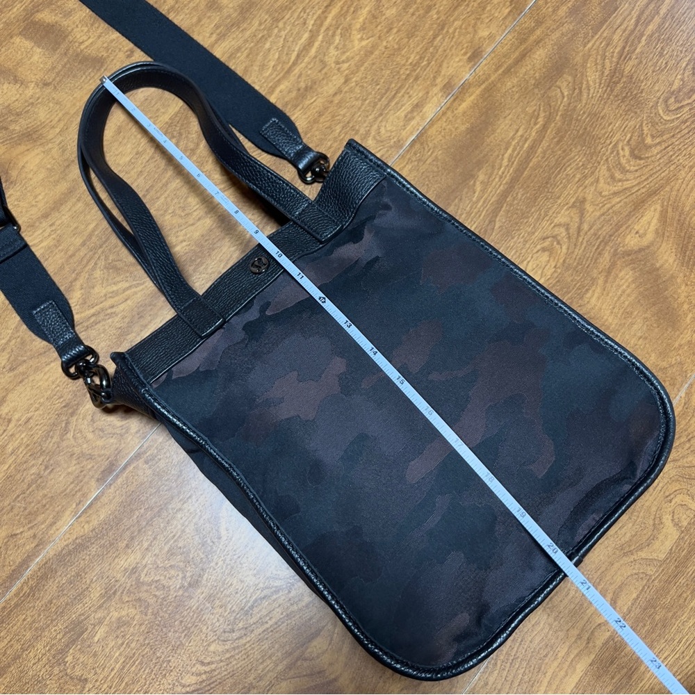 Lululemon Now and Always Mini Tote Jacquard Camo Obsidian/Black Crossbody Bag - Picture 9 of 12
